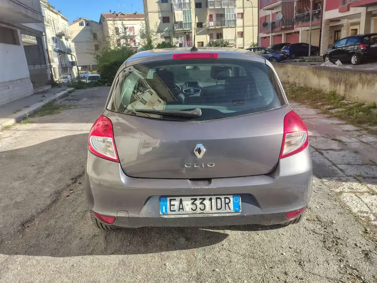 Usata Renault Clio III Dynamique 75 CV (55 kW) 2009 Grigio Berlina