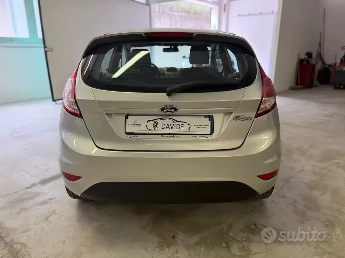 Usata Ford Fiesta Titanium 60 CV (44 kW) 2016 Grigio Utilitaria