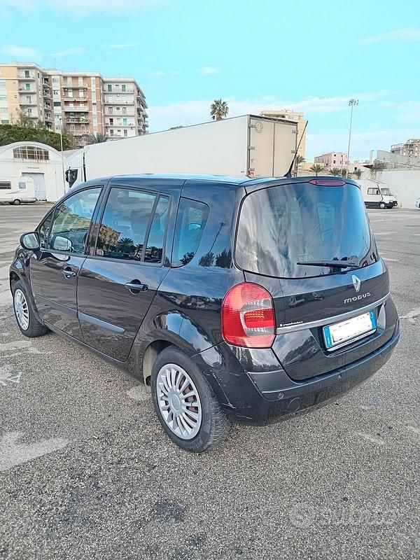 Usata Renault Modus 90 CV (66 kW) 2011 Nero Monovolume