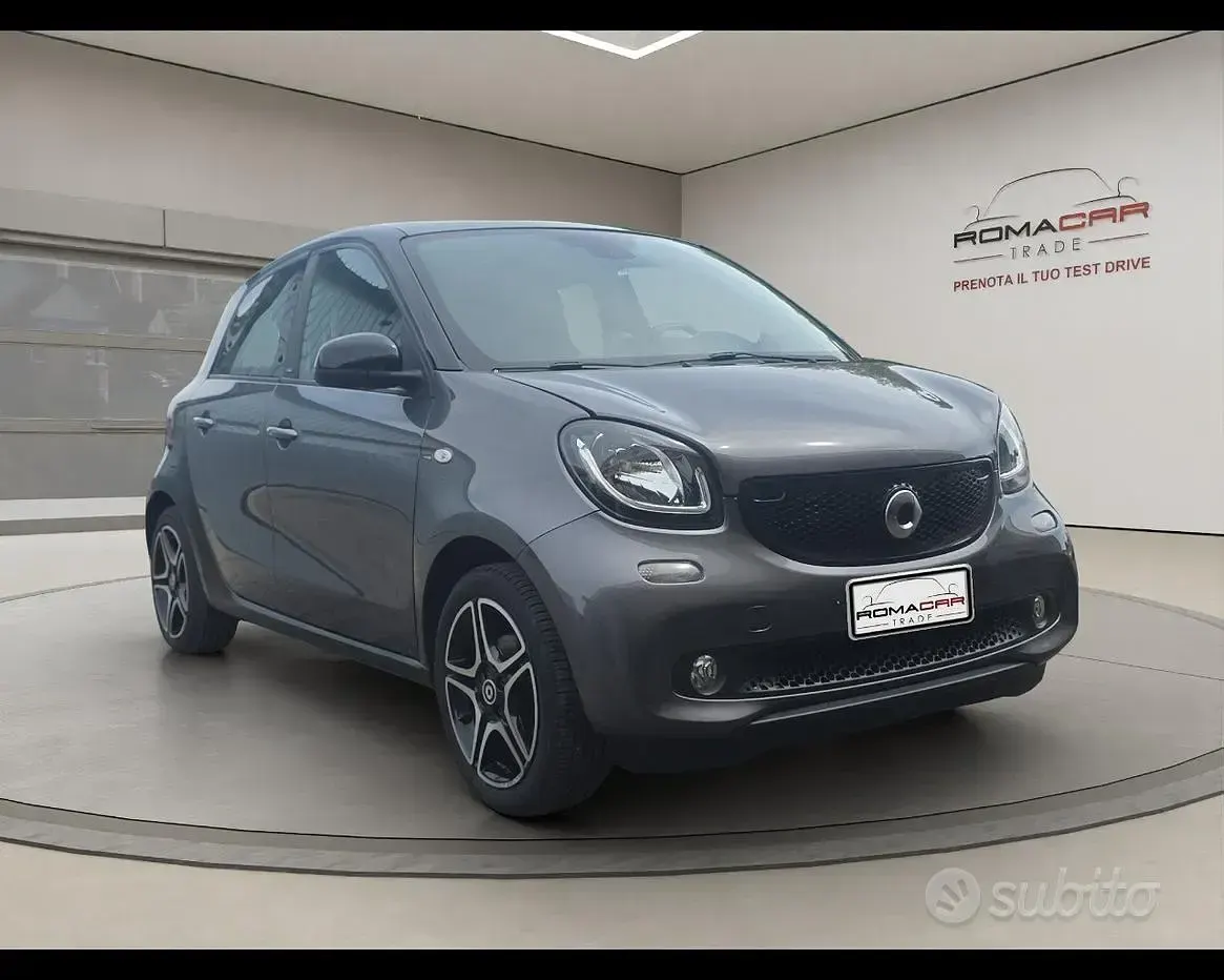 Usado Smart ForFour Prime 90 CV (66 kW) 2018 Gris Utilitario