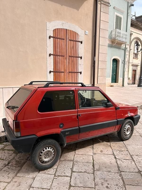 Usata Fiat Panda 4x4 Trekking 54 CV (39 kW) 2000 Rosso Utilitaria