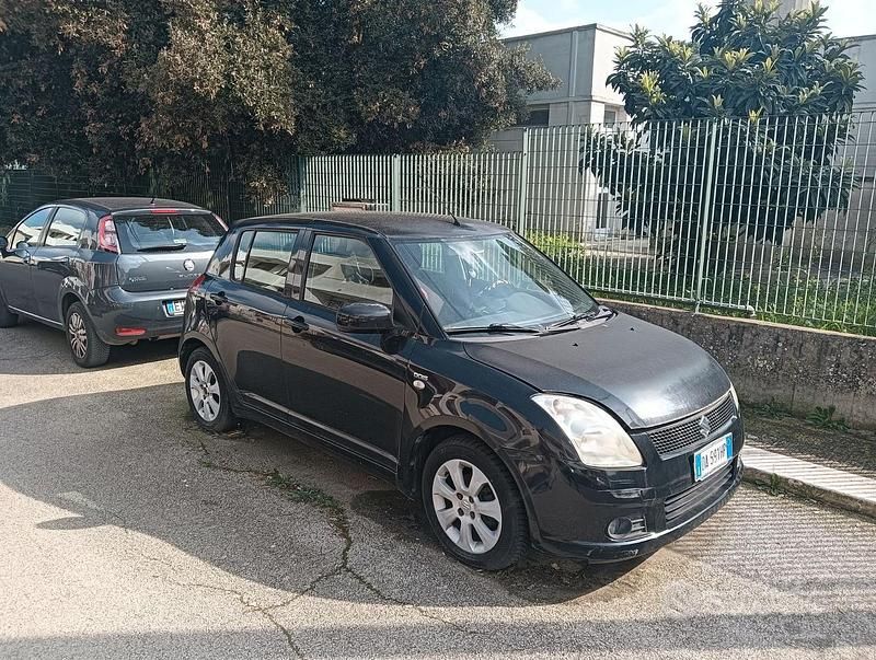 Begagnad Suzuki Swift 70 HK (51 kW) 2006 Svart Halvkombi