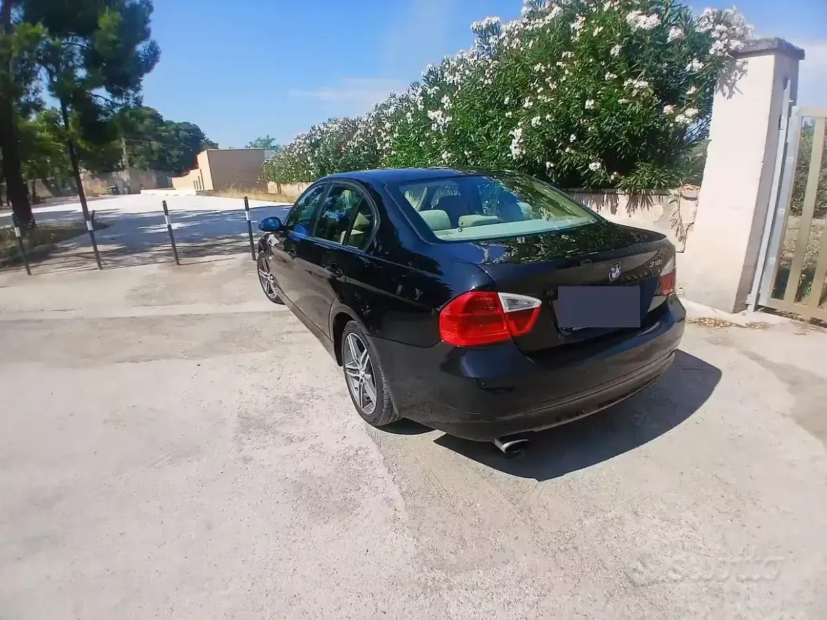 Usata BMW 318 143 CV (105 kW) 2007 Nero Berlina