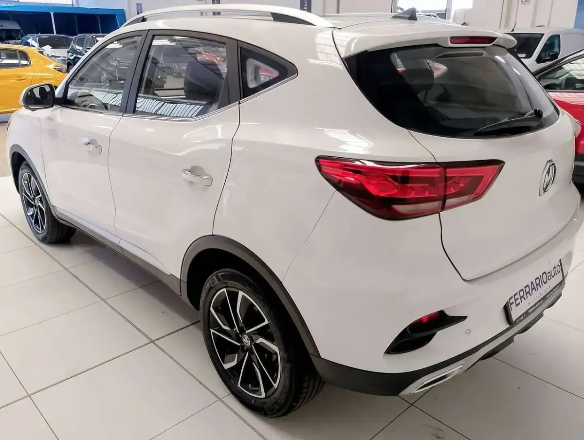 Usata MG ZS Luxury 111 CV (81 kW) 2023 Bianco SUV