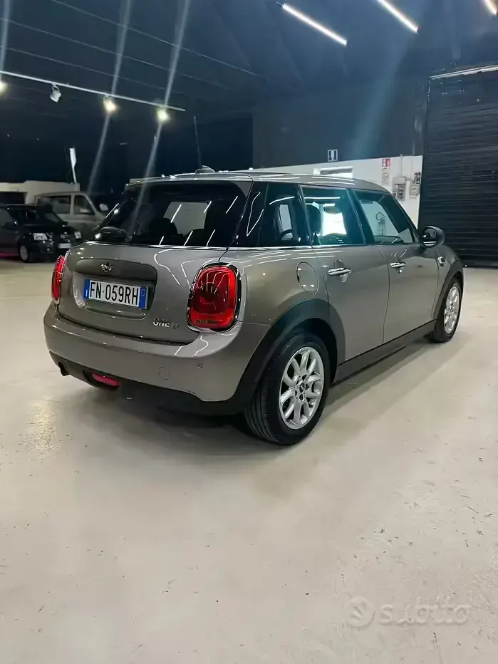 Usata Mini Cooper 95 CV (69 kW) 2018 Grigio Utilitaria