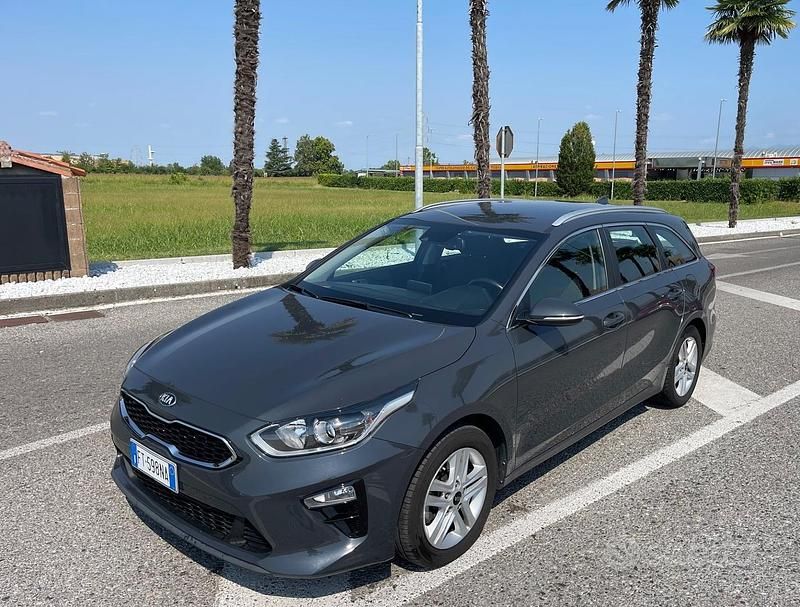 Grigio Usata 2018 Kia Ceed Sportswagon Station wagon | 12.500 € (Buon prezzo) - Immagine 1/4