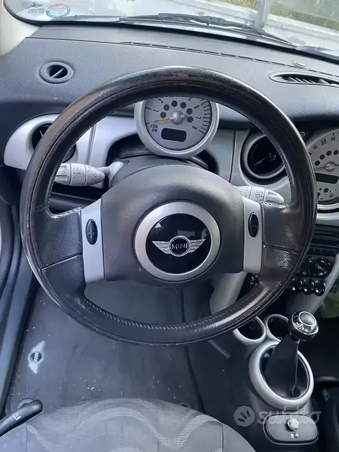 Begagnad Mini ONE 90 HK (66 kW) 2002 Grå Halvkombi