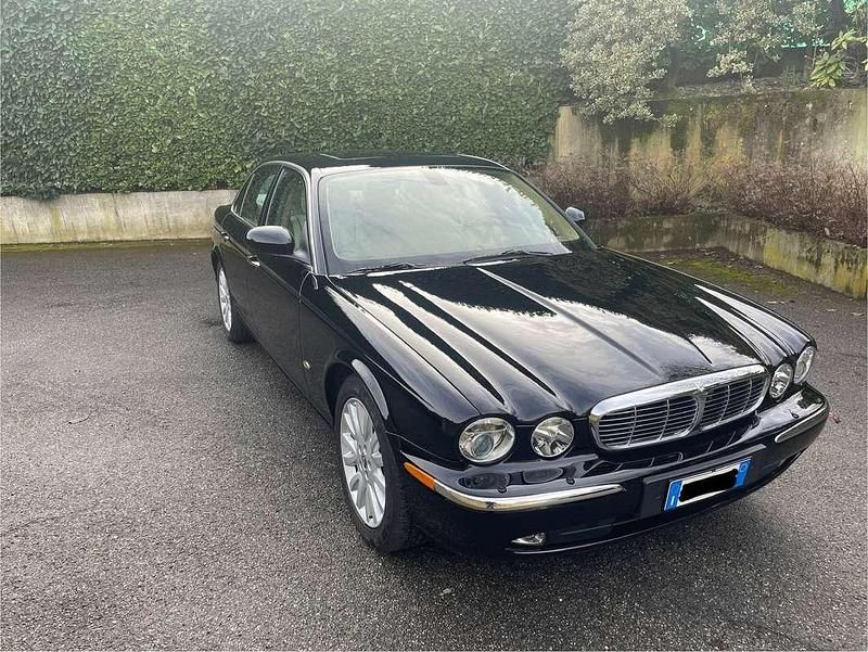 Usata Jaguar XJ Sovereign 207 CV (152 kW) 2005 Nero Berlina