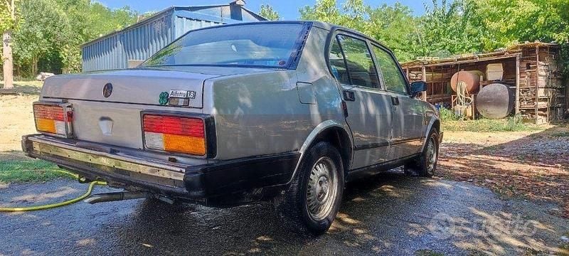 Usata Alfa Romeo Alfetta 122 CV (89 kW) 1984 Grigio(met.) Berlina