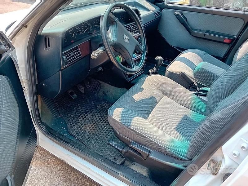 Usata Lancia Dedra 162 CV (119 kW) 1994 Bianco Berlina