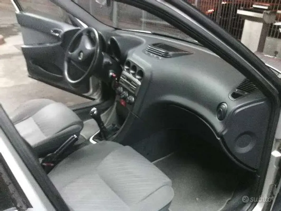 Usata Alfa Romeo 156 144 CV (105 kW) 1999 Grigio Berlina