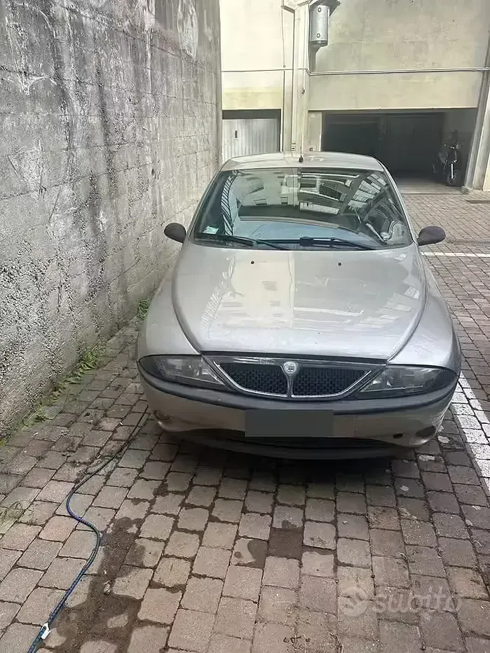 Usata Lancia Ypsilon 86 CV (63 kW) 1999 Grigio Utilitaria