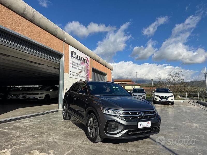 Usata VW T-Roc R-line 115 CV (84 kW) 2023 Giallo SUV