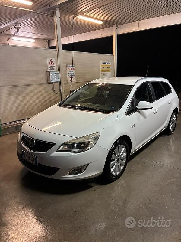 Usata Opel Astra 2012 Bianco Station wagon