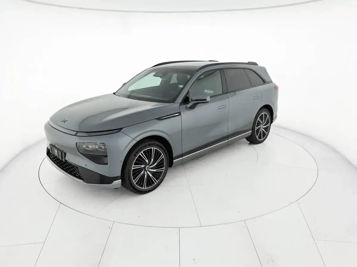 Nuova XPENG G9 423 kW (576 CV) 2026 Graphite grey SUV