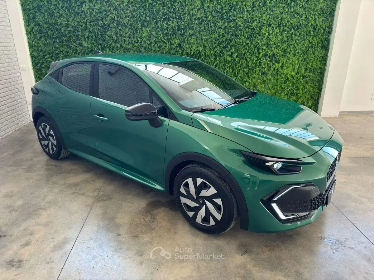 Nuova Renault Clio V Evolution 115 CV (84 kW) 2026 Verde metallizzato Berlina