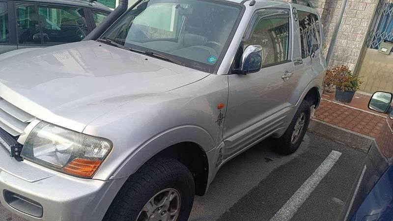 Usata Mitsubishi Pajero 99 CV (72 kW) 2001 Argento SUV