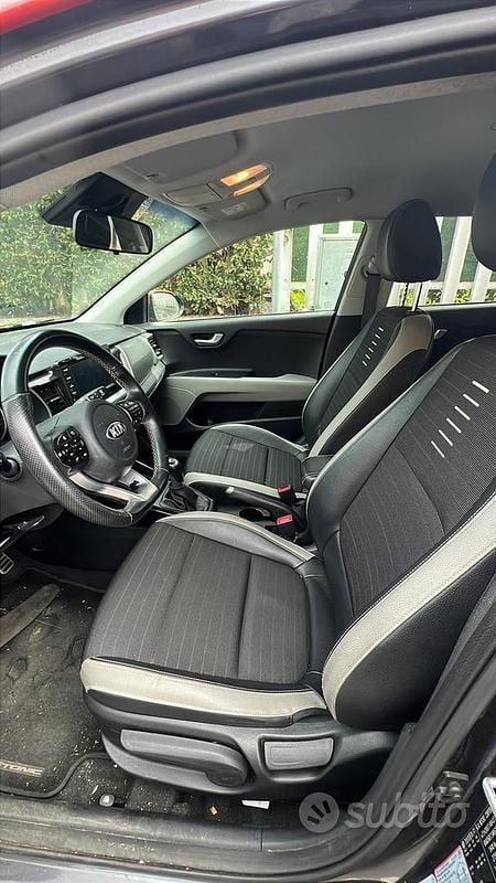 Usata Kia Stonic Style 120 CV (88 kW) 2019 Grigio SUV