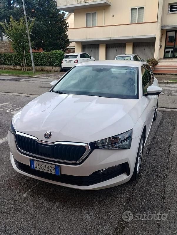 Bianco Usata 2020 Skoda Scala Ambition Due volumi | 10.900 € (Buon prezzo) - Immagine 1/4