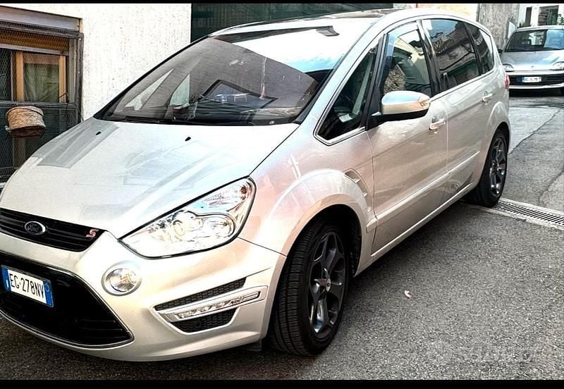Begagnad Ford S-MAX Titanium 163 HK (119 kW) 2011 Grå Minibuss