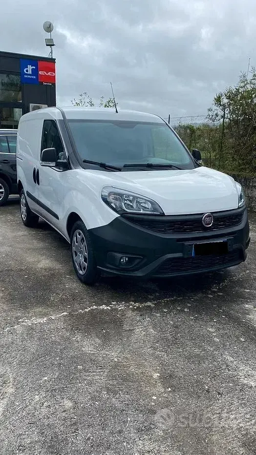 Usata Fiat Doblò S 120 CV (88 kW) 2021 Bianco Monovolume