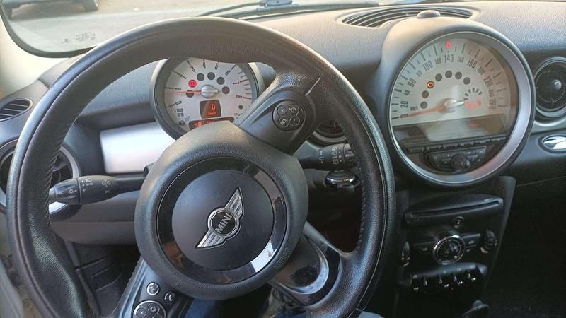 Begagnad Mini ONE 75 HK (55 kW) 2012 Vit Halvkombi
