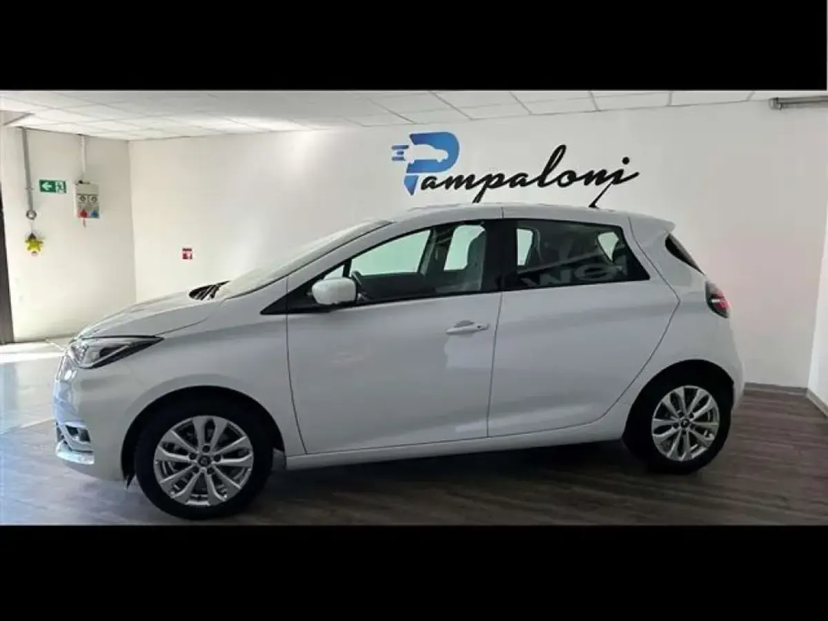 Usata Renault Zoe Zen 80 kW (109 CV) 2020 Bianco pastello Utilitaria