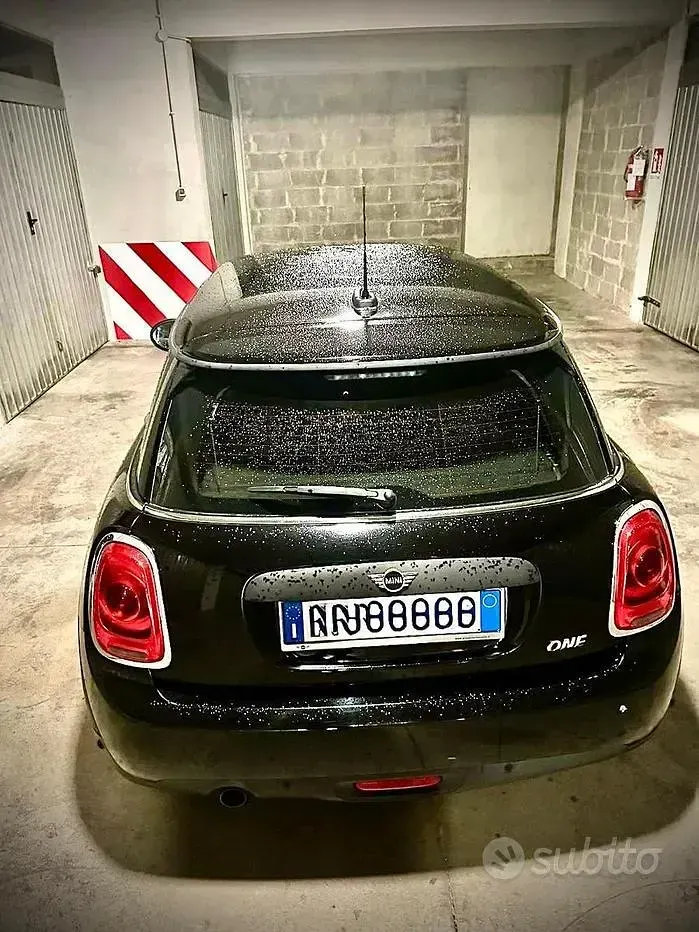 Usata Mini ONE 102 CV (75 kW) 2018 Nero Utilitaria