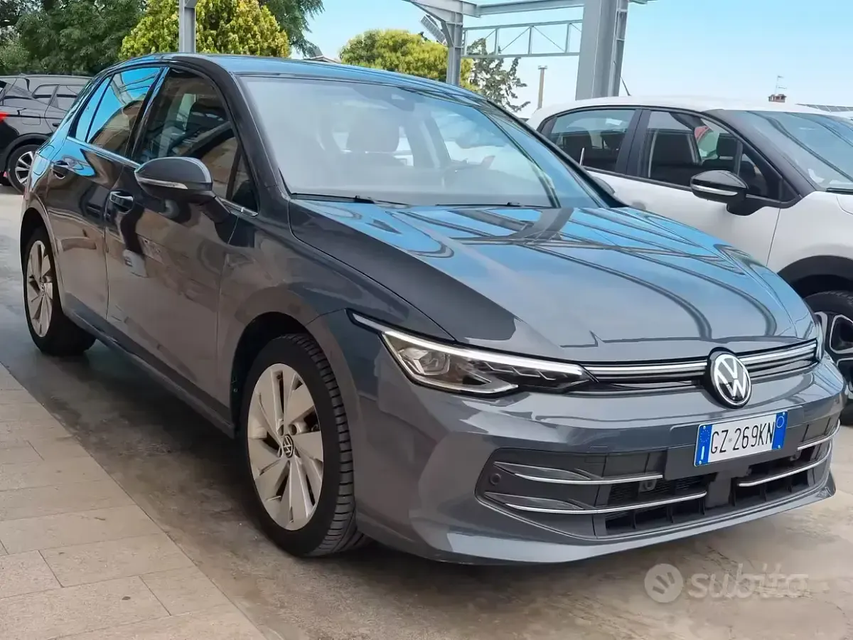 Usata VW Golf VIII Style 150 CV (110 kW) 2025 Grigio Berlina