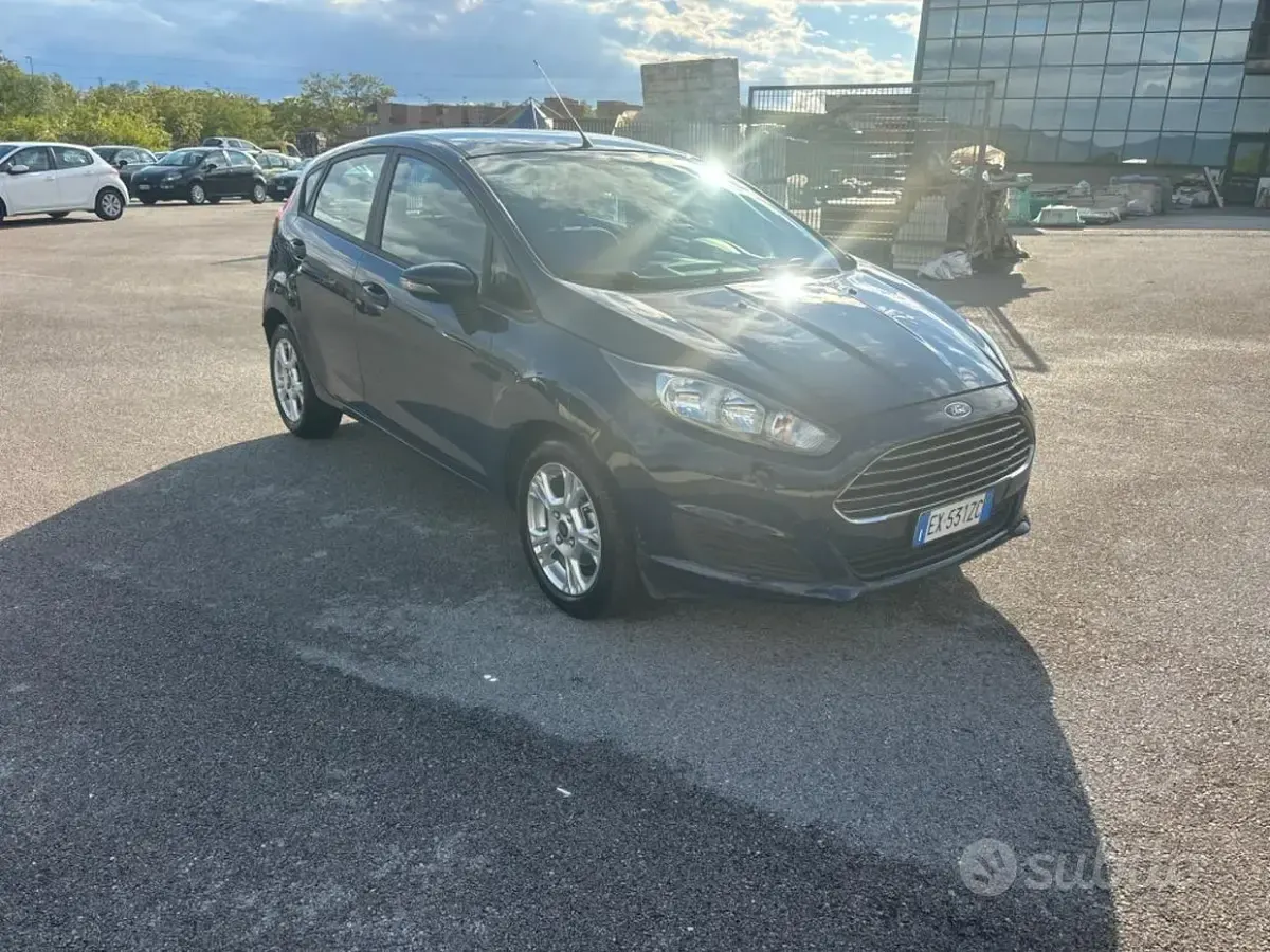 Usata Ford Fiesta Titanium 95 CV (69 kW) 2015 Blu Utilitaria