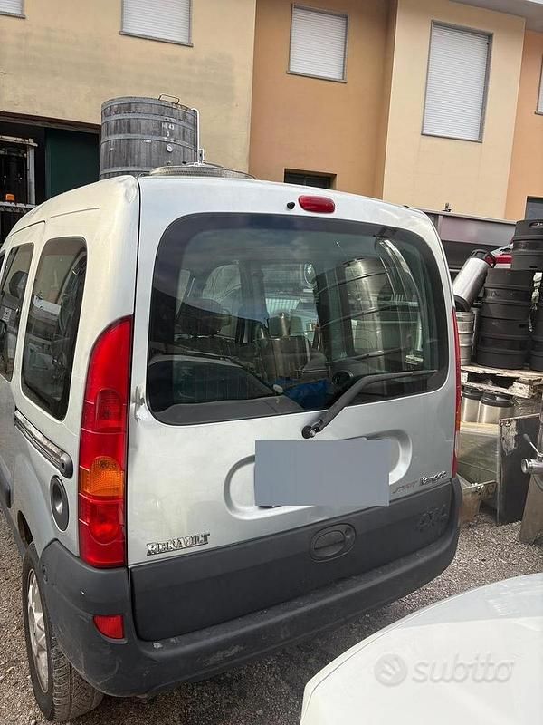 Usado Renault Kangoo 84 CV (61 kW) 2003 Gris Monovolumen