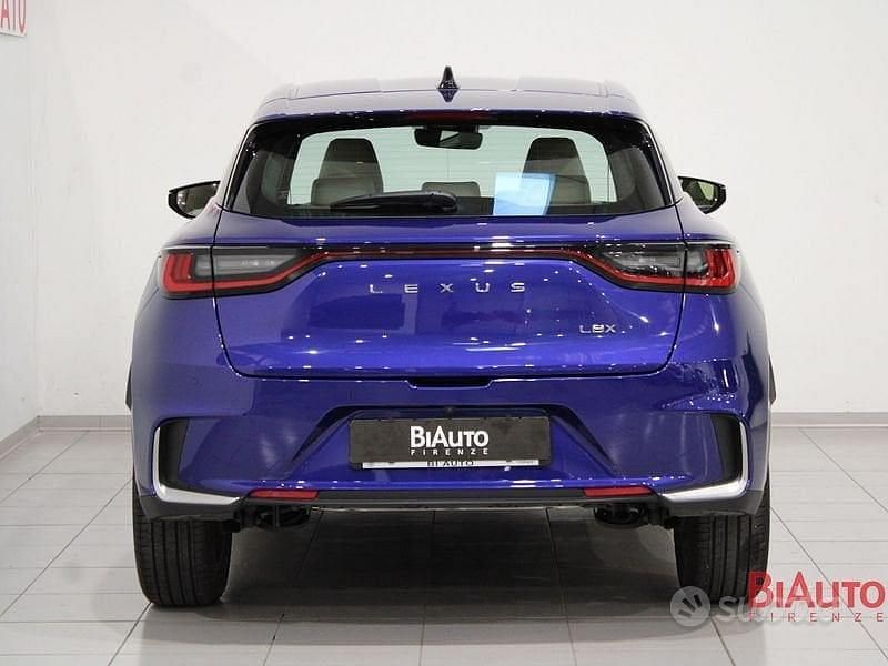 Usata Lexus LBX 136 CV (100 kW) 2024 Blu SUV