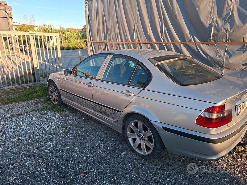Grigio Usata 2003 BMW 320 Tre volumi | 1500 € (Ottimo prezzo) - Immagine 1/4