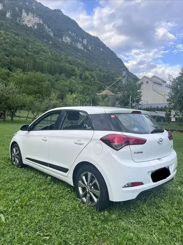 Usata Hyundai i20 Active 85 CV (62 kW) 2016 Bianco Utilitaria