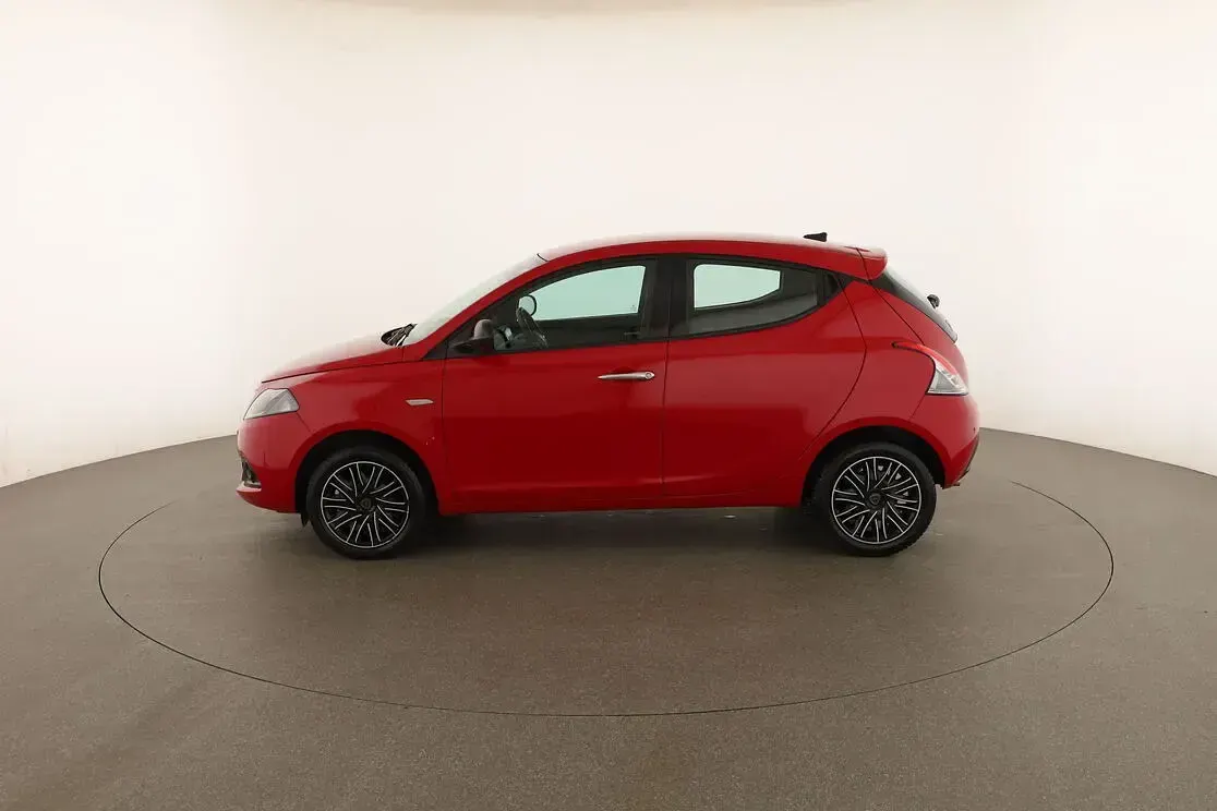 Usata Lancia Ypsilon Gold 70 CV (51 kW) 2022 Rosso Utilitaria