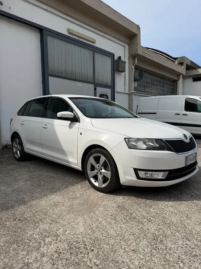 Usata Skoda Rapid Ambition 90 CV (66 kW) 2015 Bianco Utilitaria