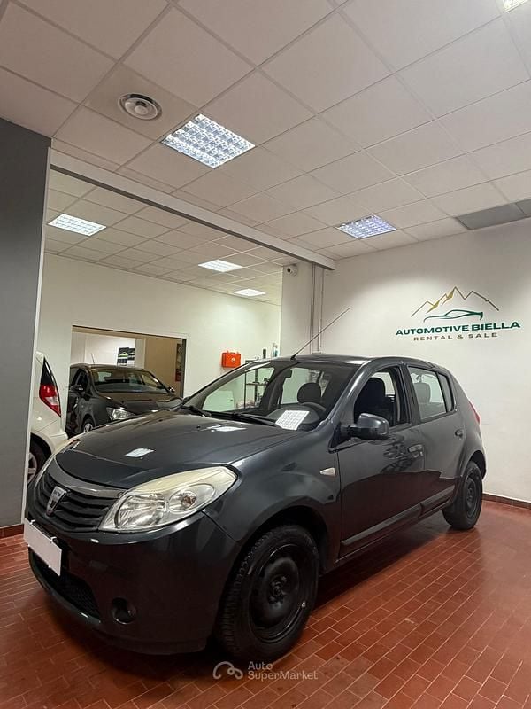 Begagnad Dacia Sandero 75 HK (55 kW) 2009 Grå Sedan