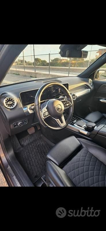 Usata Mercedes GLB200 150 CV (110 kW) 2020 Grigio SUV