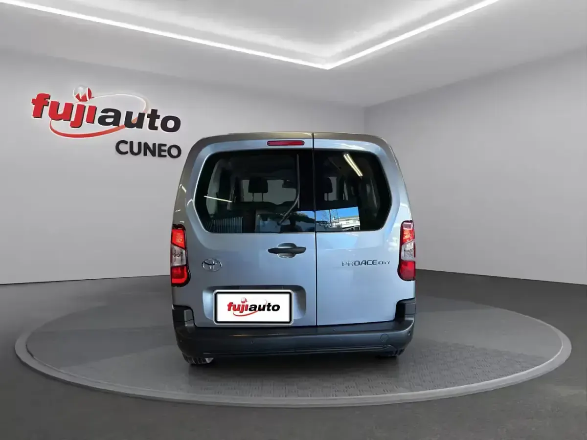 Nuova Toyota Proace Verso City 102 CV (75 kW) 2026 Silver met Station wagon