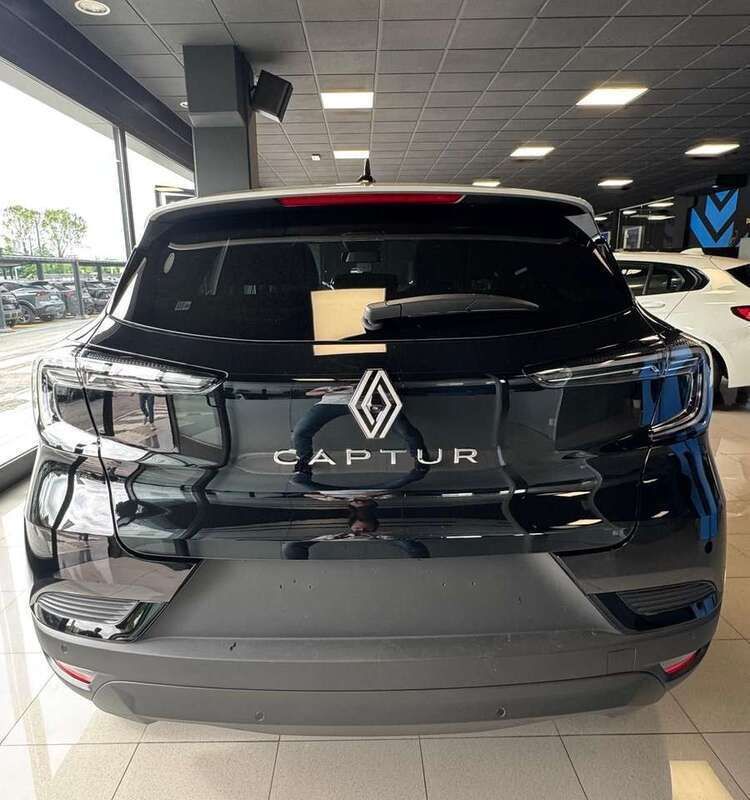 Nuova Renault Captur Techno 101 CV (74 kW) 2025 Nero/tetto grgio SUV