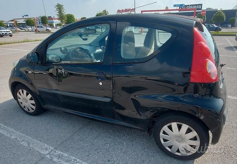 Usata Peugeot 107 68 CV (50 kW) 2007 Nero Utilitaria