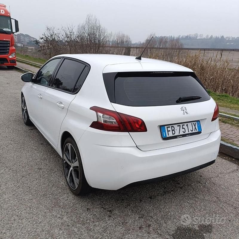 Usata Peugeot 308 Business-Line 92 CV (67 kW) 2015 Bianco Berlina