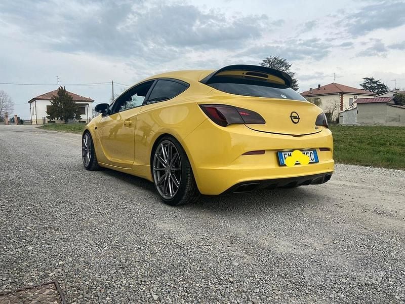 Usata Opel Astra OPC 280 CV (205 kW) 2013 Giallo Coupé