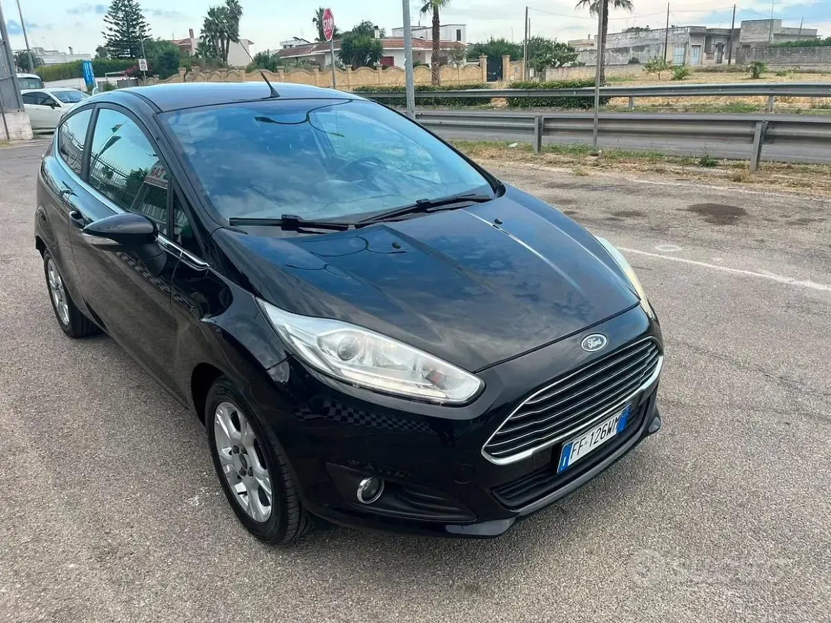 Usata Ford Fiesta Titanium 95 CV (69 kW) 2016 Nero Utilitaria