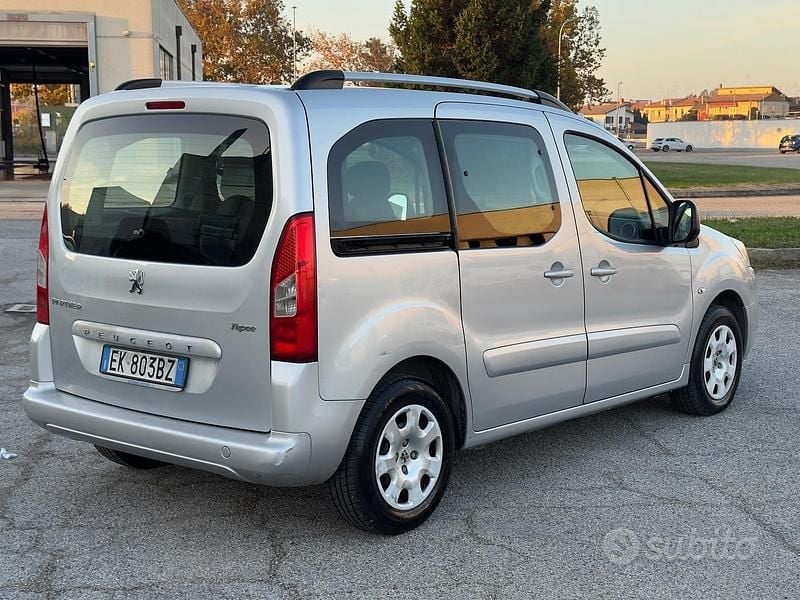 Usata Peugeot Partner 92 CV (67 kW) 2011 Grigio Monovolume