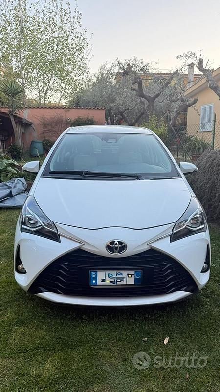 Usata Toyota Yaris 69 CV (50 kW) 2017 Bianco Berlina