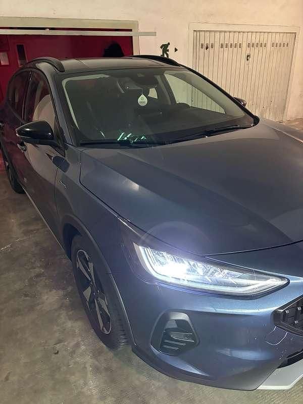 Blu/azzurro Usata 2023 Ford Focus Active SUV | 20.000 € (Ottimo prezzo) - Immagine 1/4