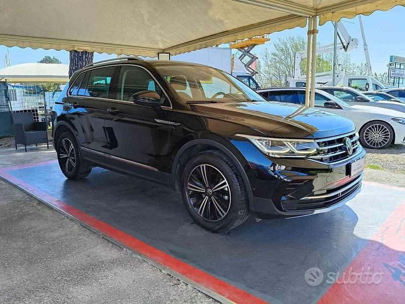 Begagnad VW Tiguan Elegance 150 HK (110 kW) 2023 Svart SUV