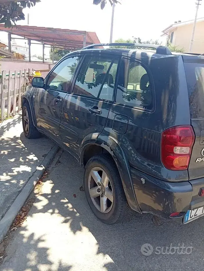 Usata Toyota RAV4 116 CV (85 kW) 2005 Grigio SUV