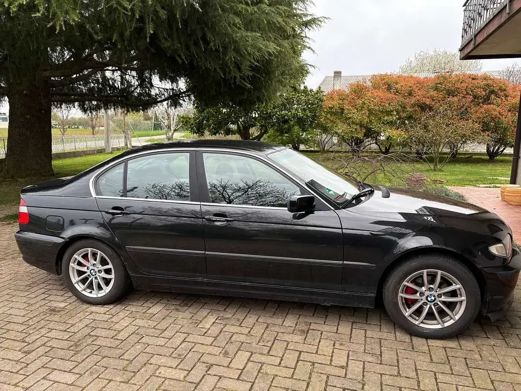 Usata BMW 318 143 CV (105 kW) 2004 Nero Berlina
